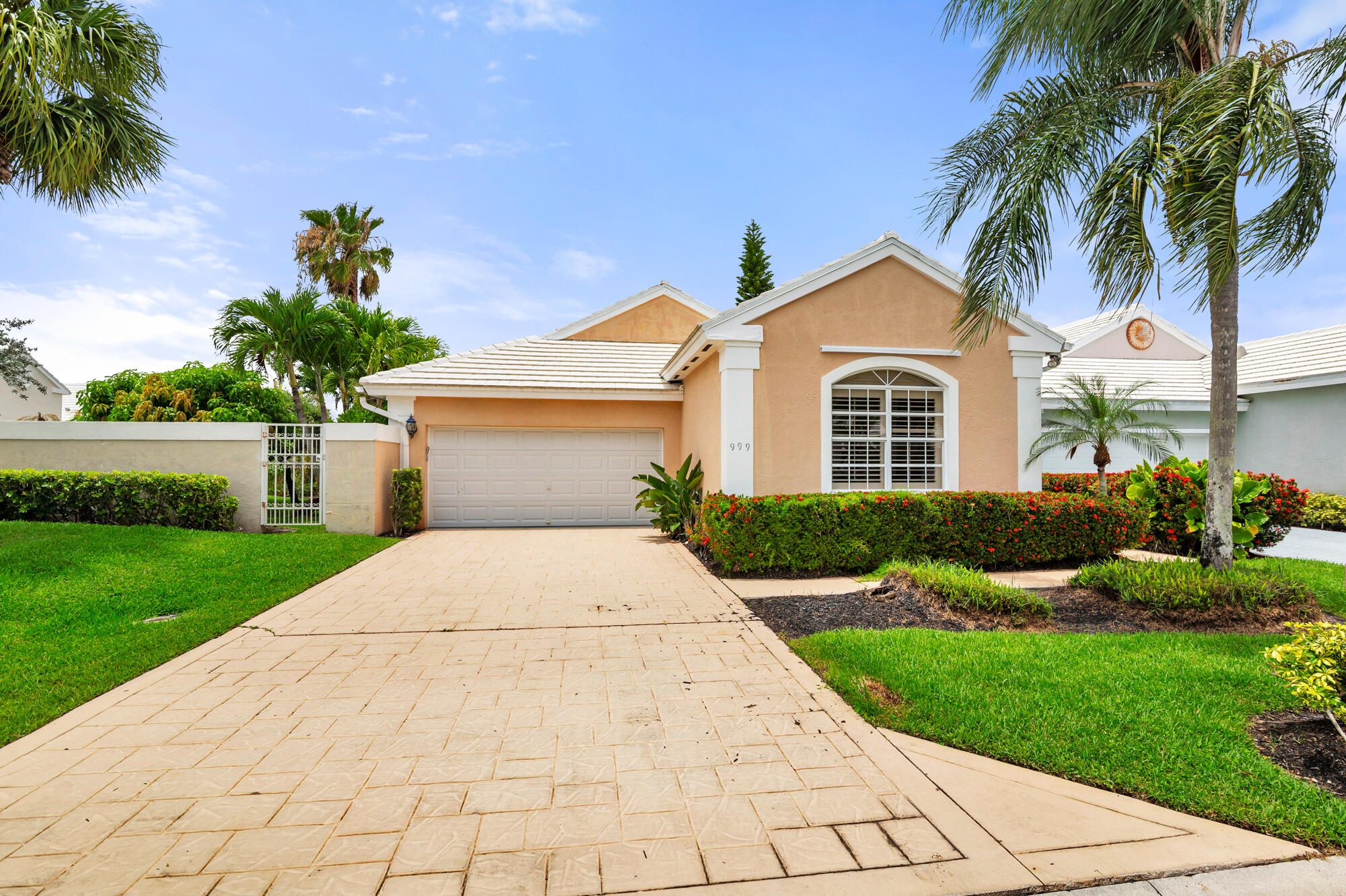 999 Lytham, West Palm Beach FL 33411