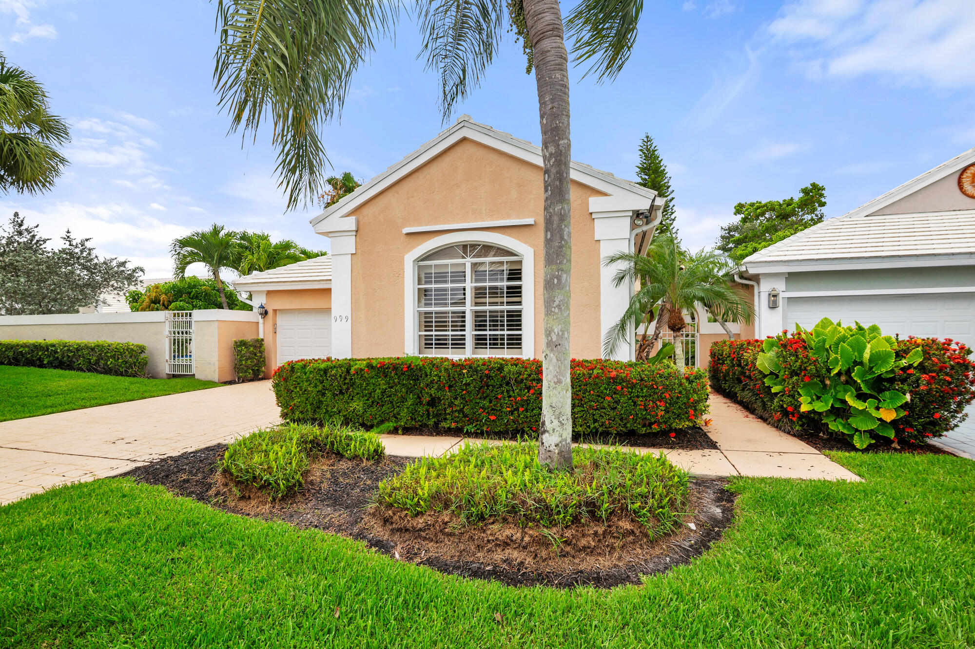 999 Lytham, West Palm Beach FL 33411