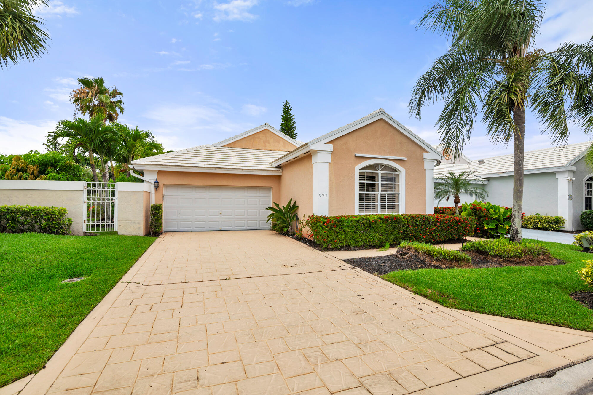 999 Lytham, West Palm Beach FL 33411
