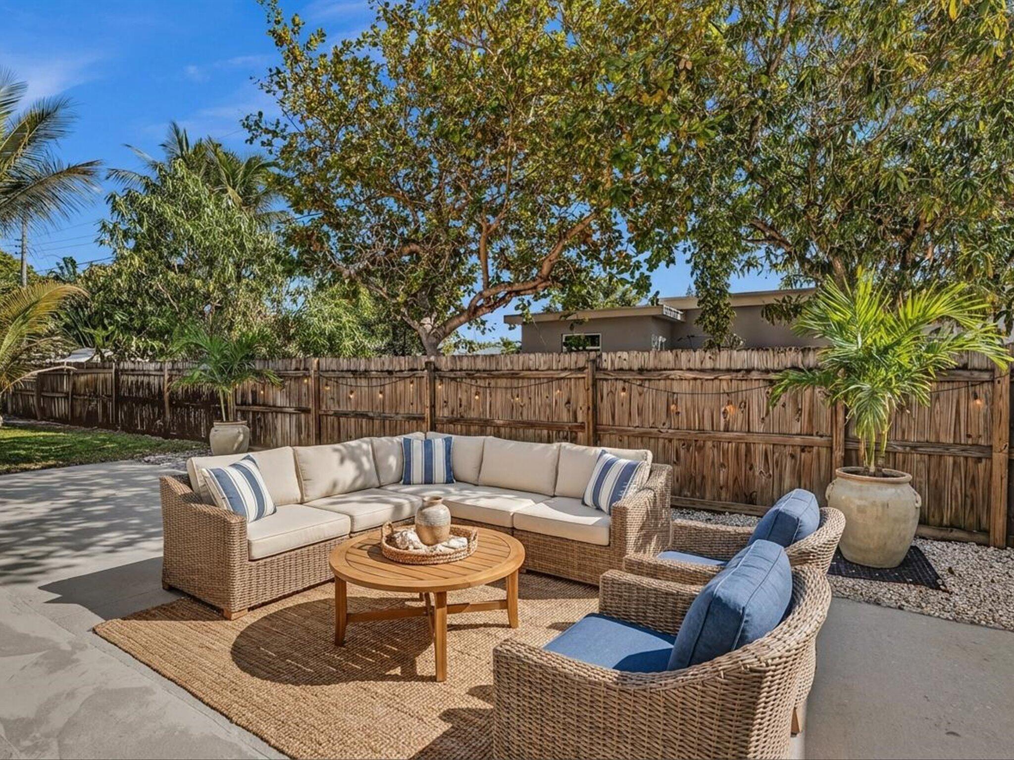 607 W Perry, Lantana FL 33462