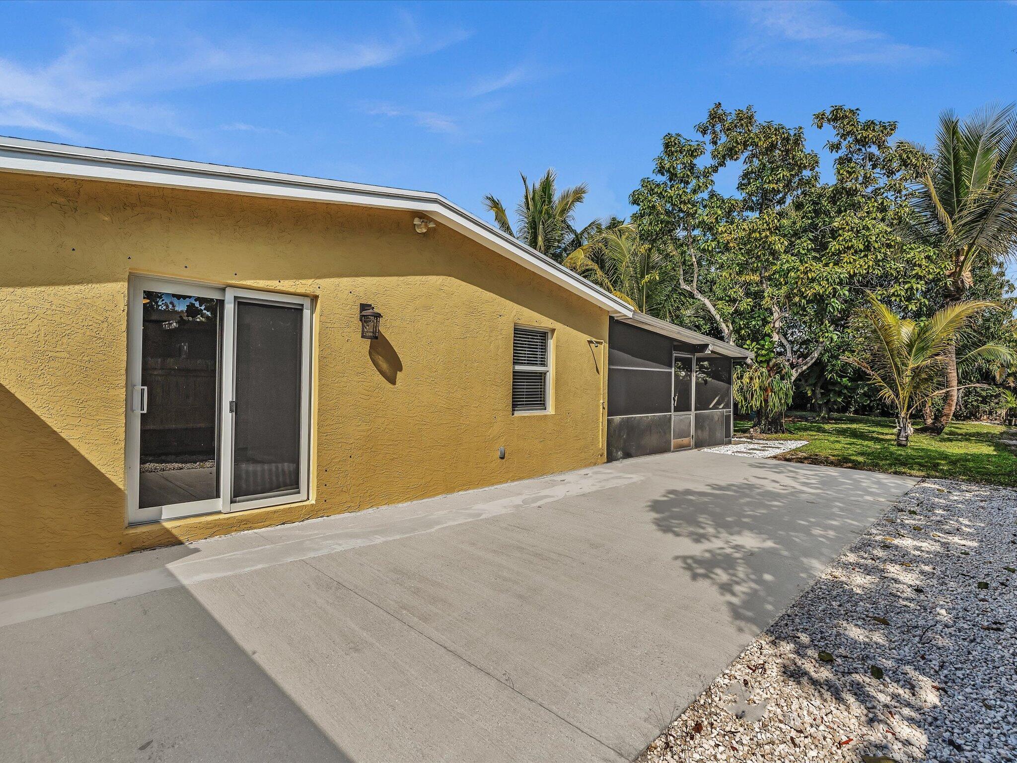 607 W Perry, Lantana FL 33462