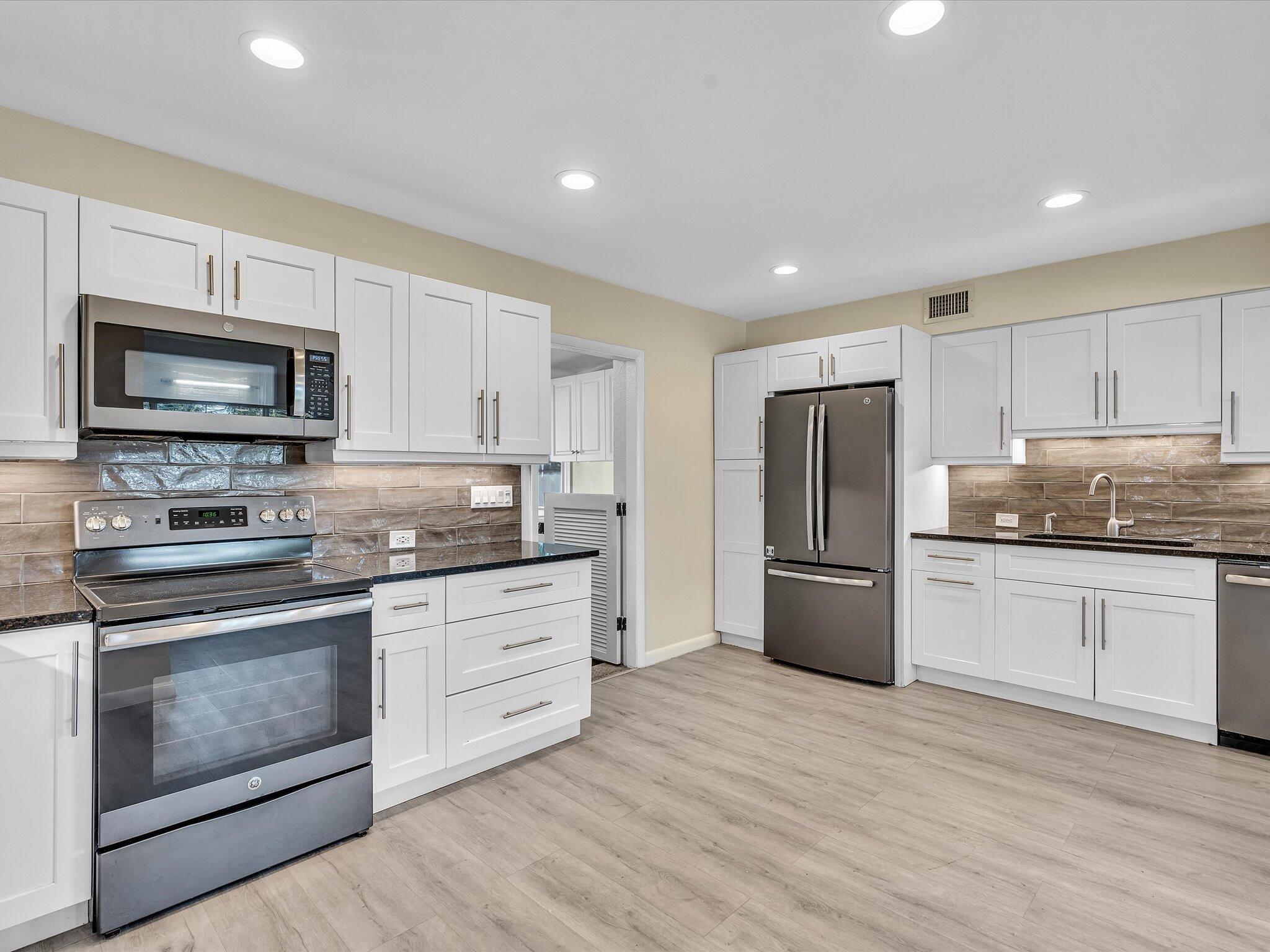 607 W Perry, Lantana FL 33462