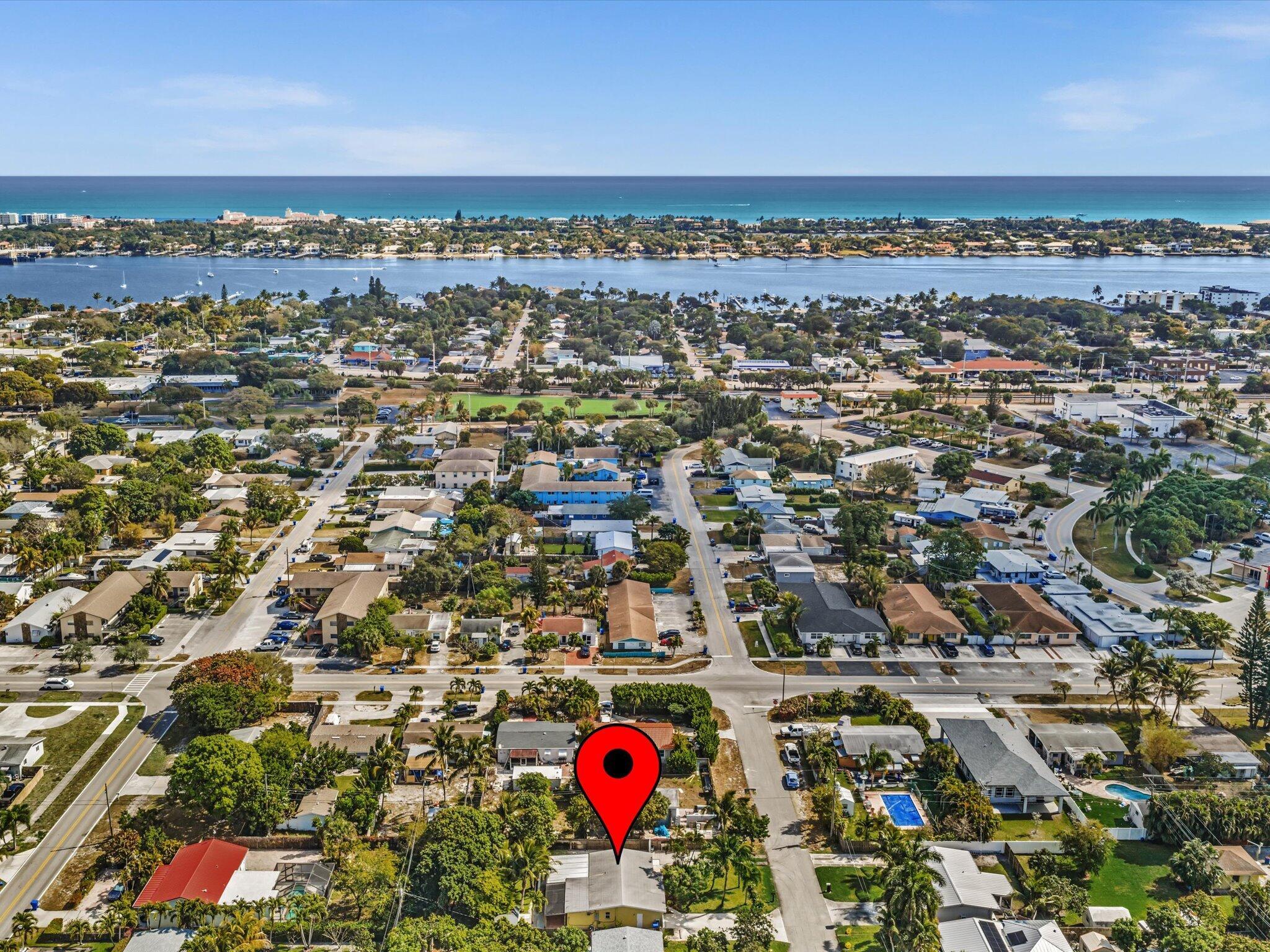 607 W Perry, Lantana FL 33462