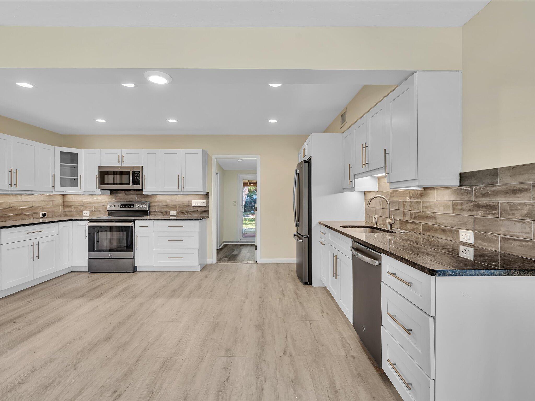 607 W Perry, Lantana FL 33462