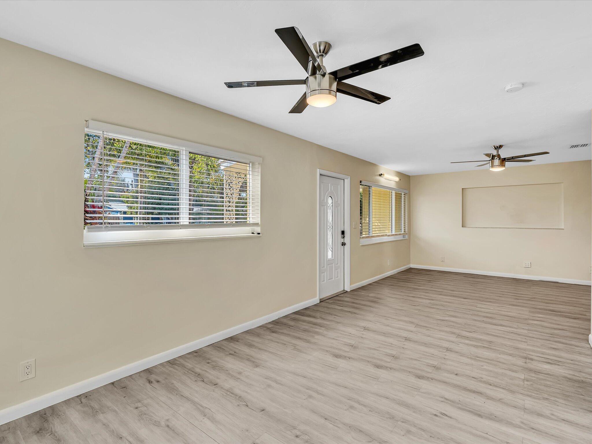 607 W Perry, Lantana FL 33462