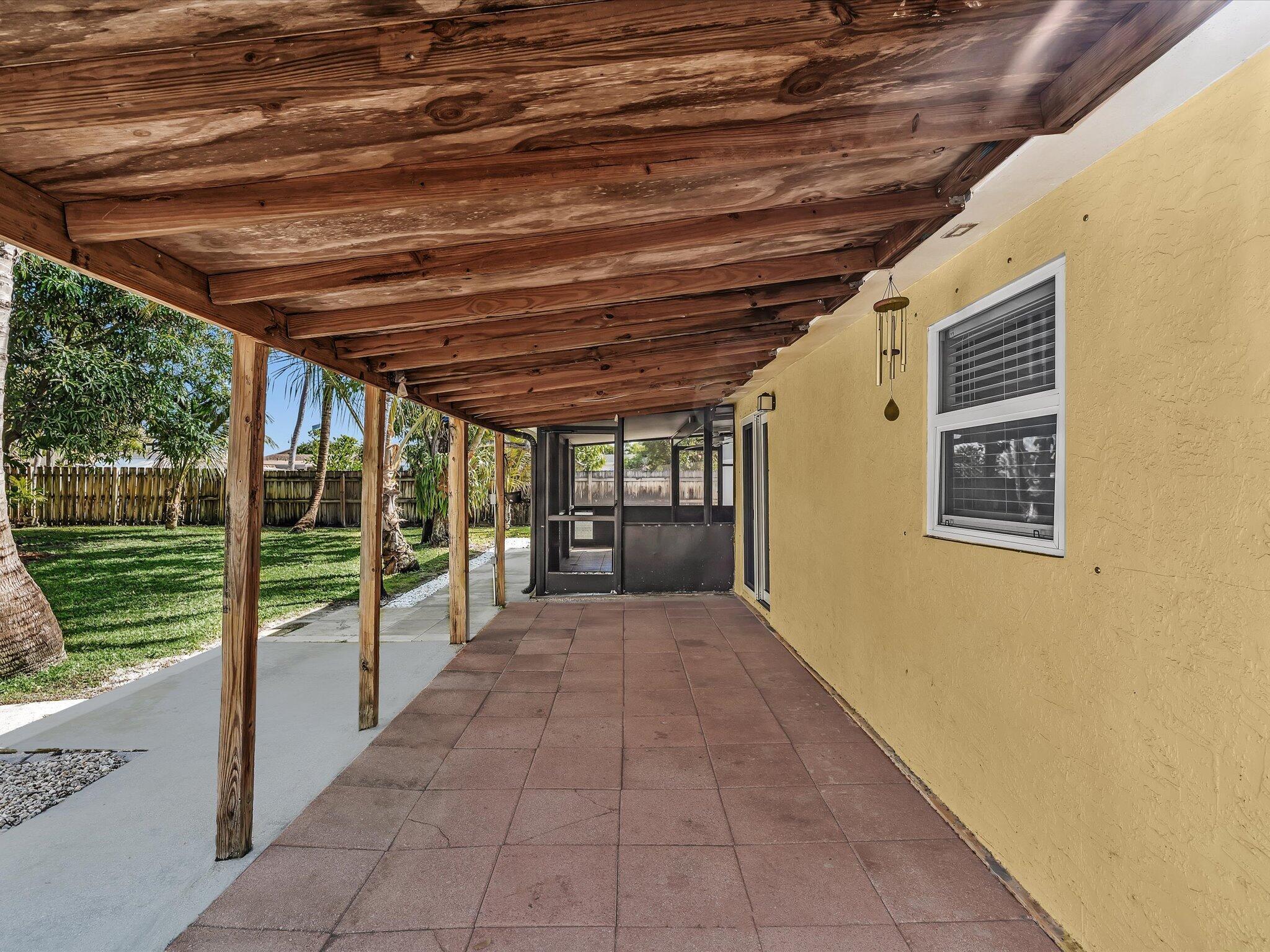 607 W Perry, Lantana FL 33462
