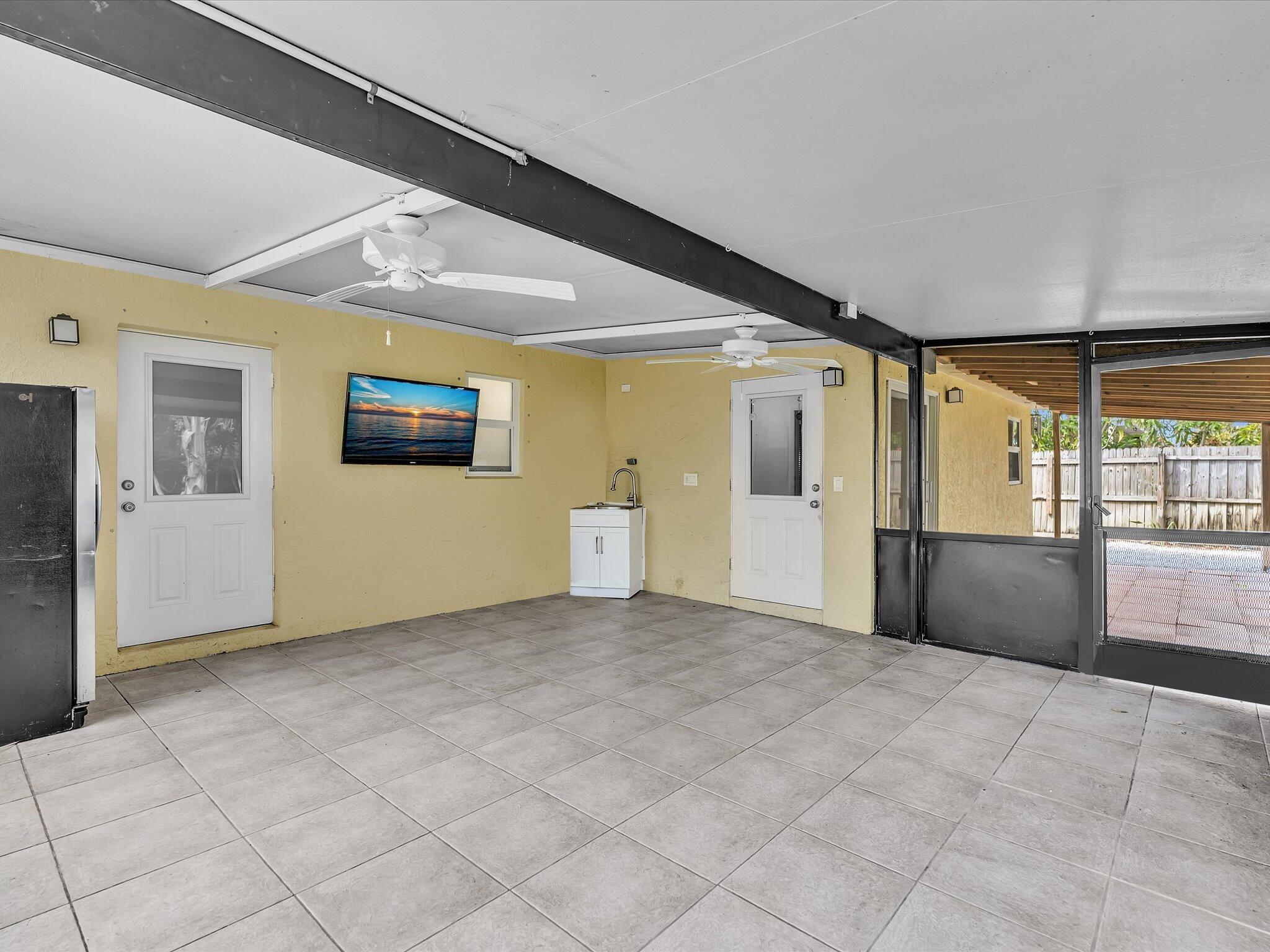 607 W Perry, Lantana FL 33462