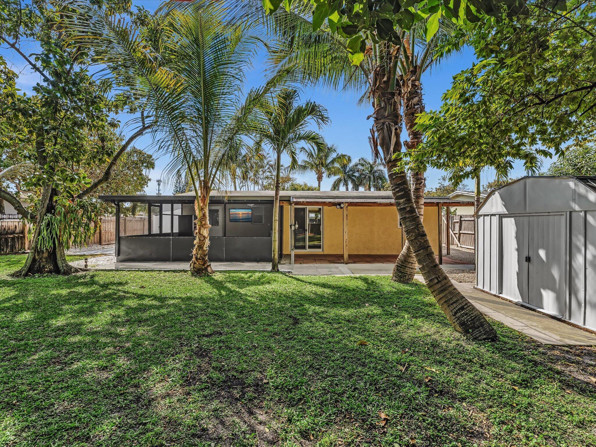 607 W Perry, Lantana FL 33462