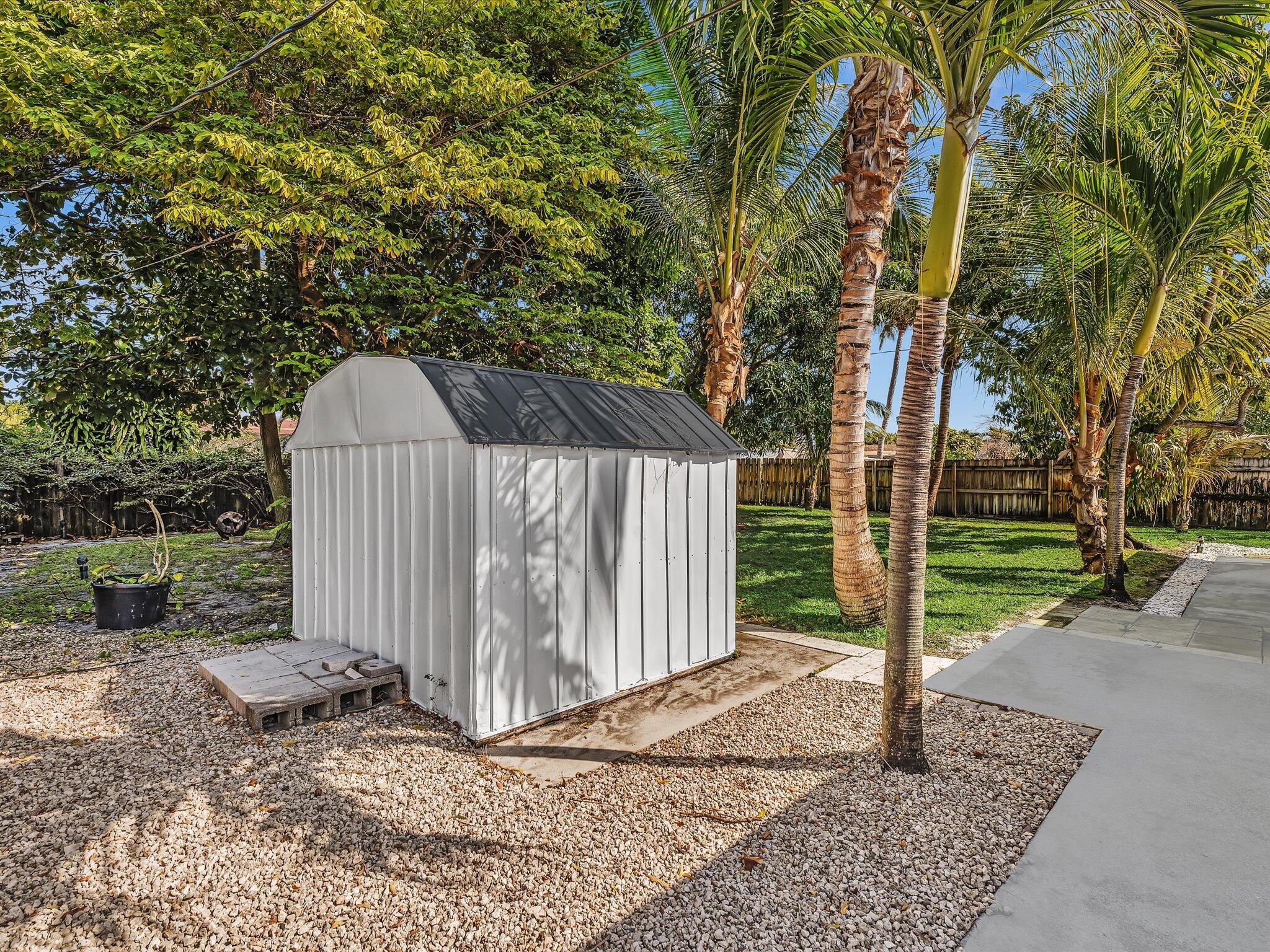 607 W Perry, Lantana FL 33462