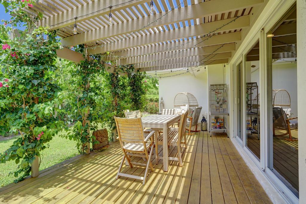 5 Gatehouse, Sea Ranch Lakes FL 33308