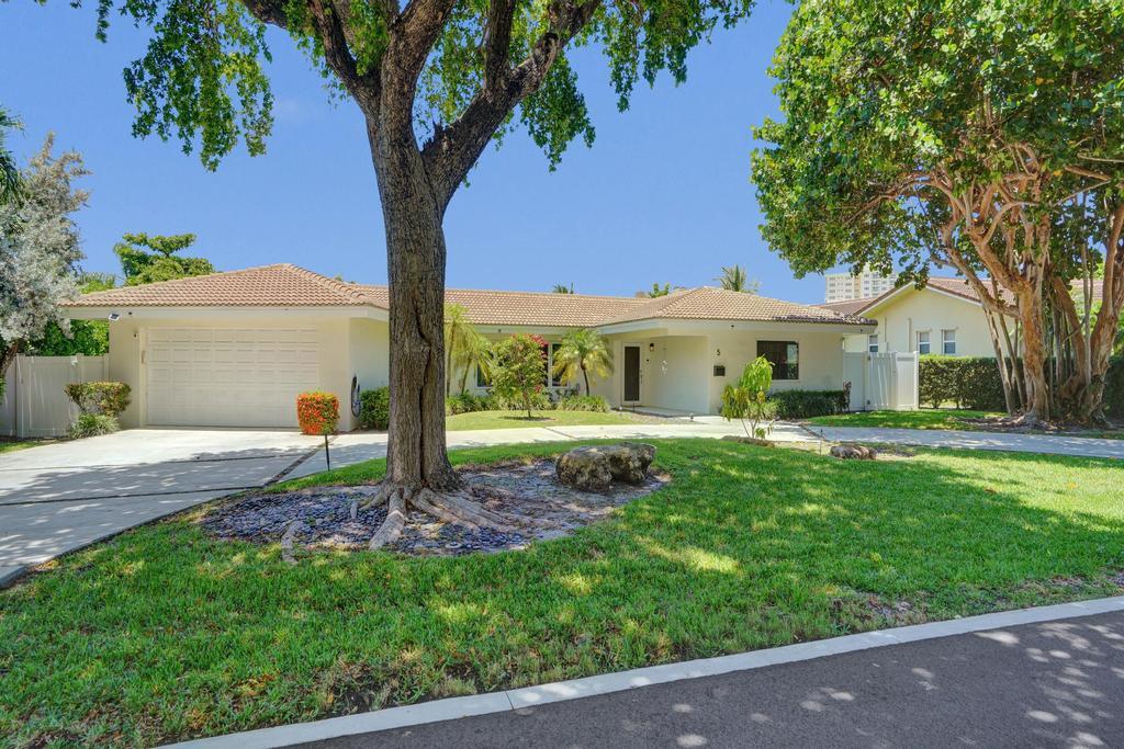 5 Gatehouse, Sea Ranch Lakes FL 33308