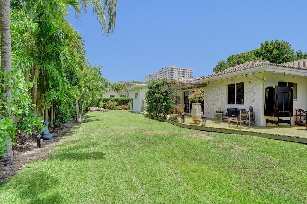 5 Gatehouse, Sea Ranch Lakes FL 33308