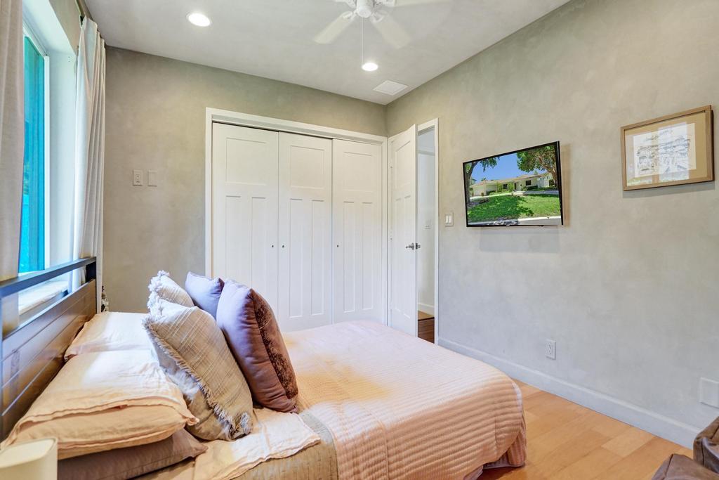 5 Gatehouse, Sea Ranch Lakes FL 33308