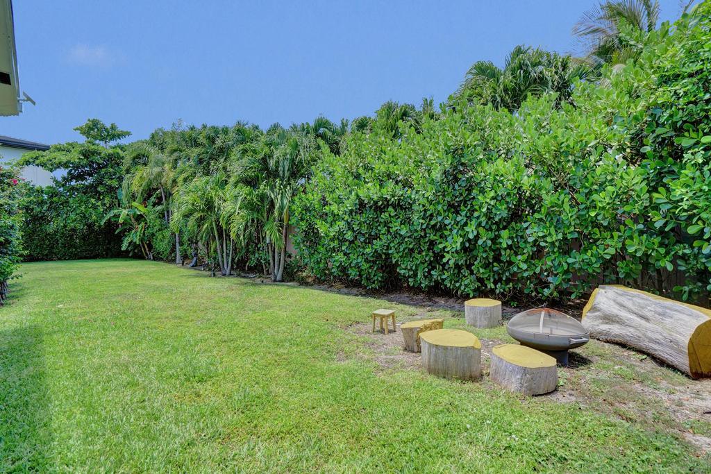 5 Gatehouse, Sea Ranch Lakes FL 33308