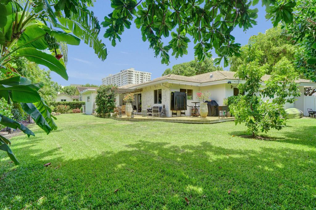 5 Gatehouse, Sea Ranch Lakes FL 33308