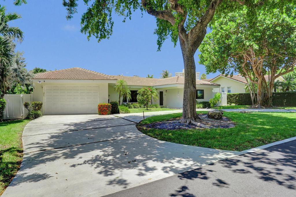 5 Gatehouse, Sea Ranch Lakes FL 33308