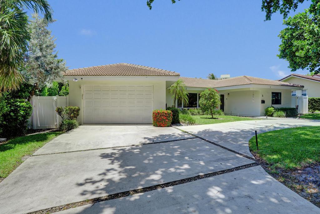 5 Gatehouse, Sea Ranch Lakes FL 33308