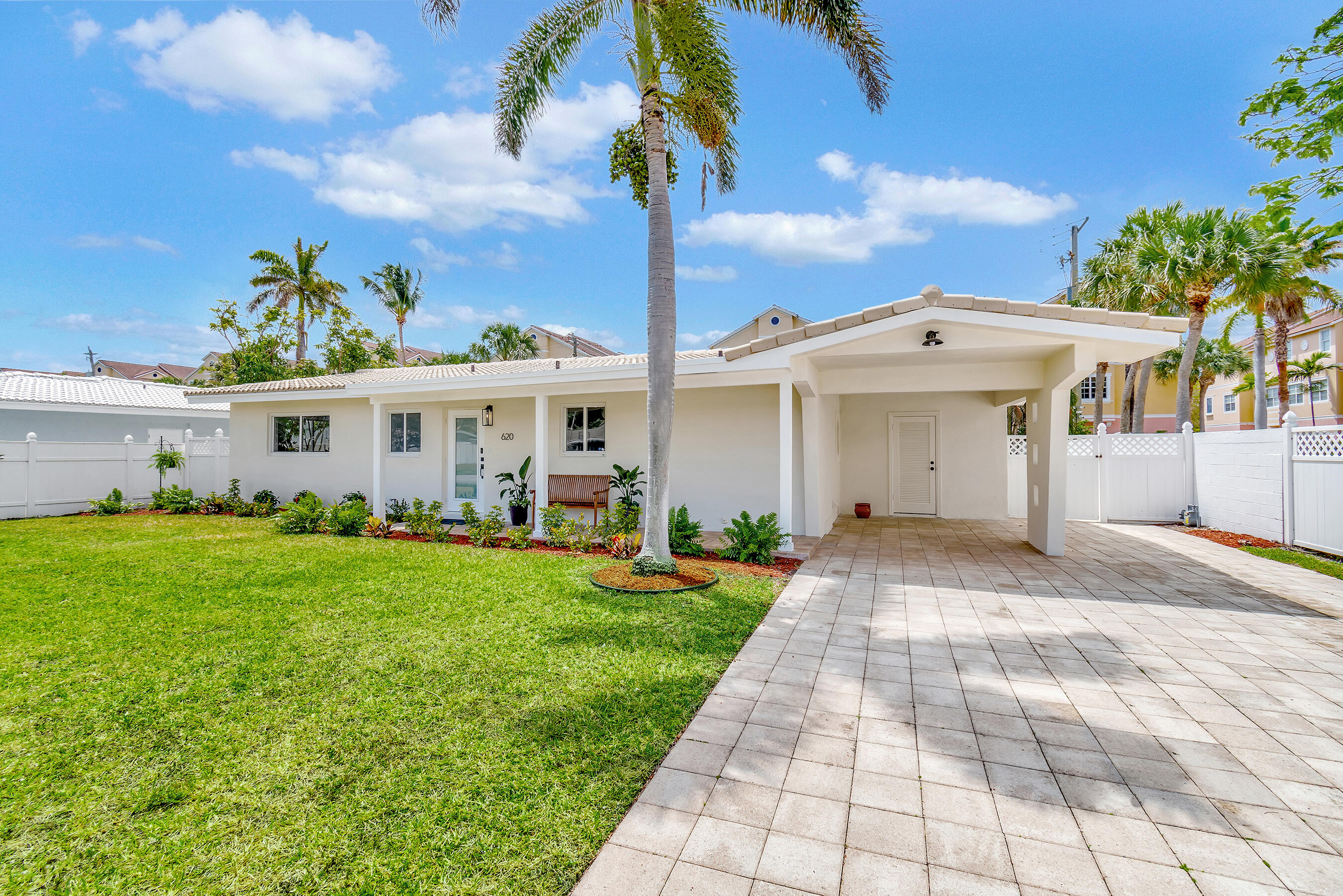 620 Las Palmas, Boynton Beach FL 33435