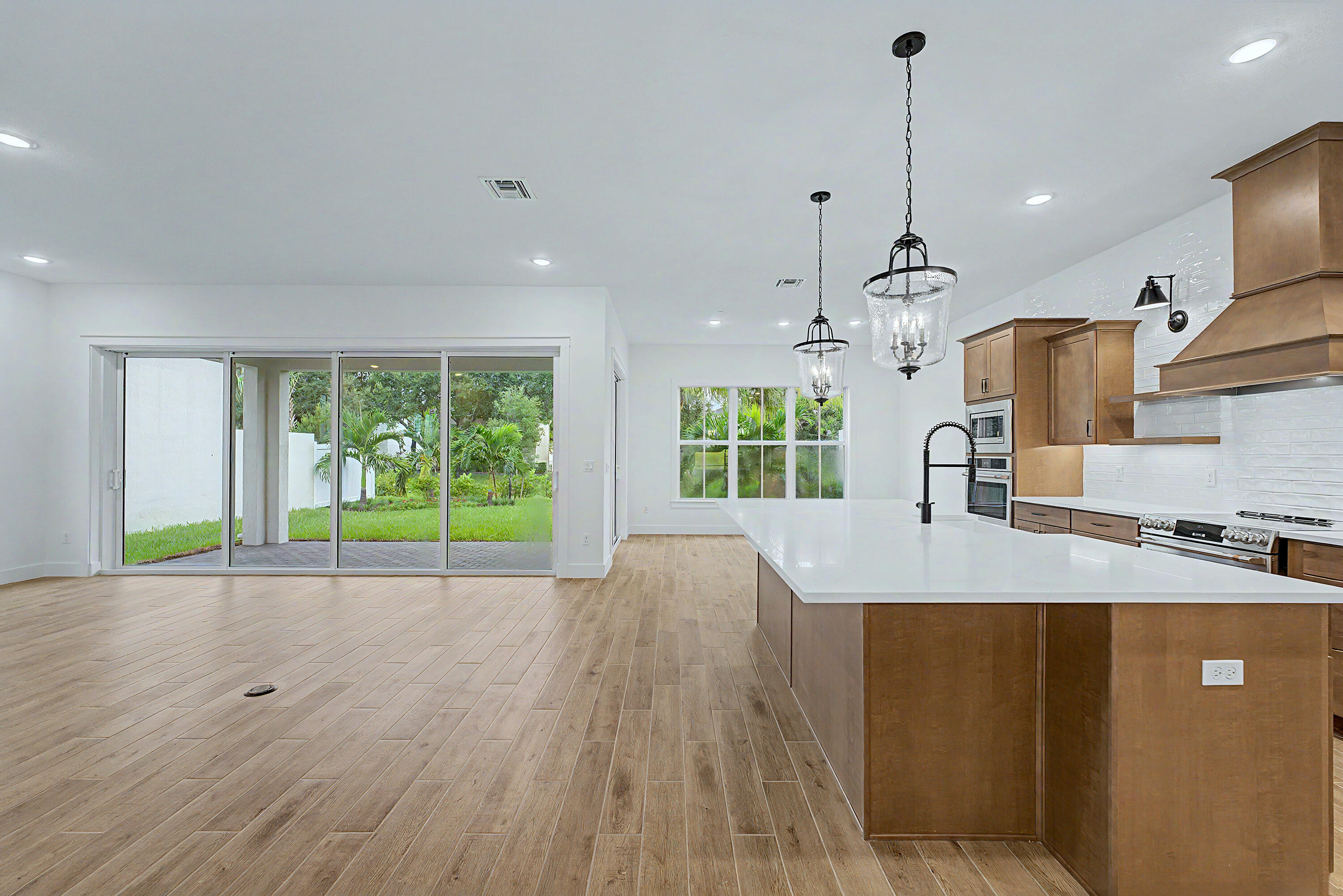 154 Parkside #14, Royal Palm Beach FL 33414