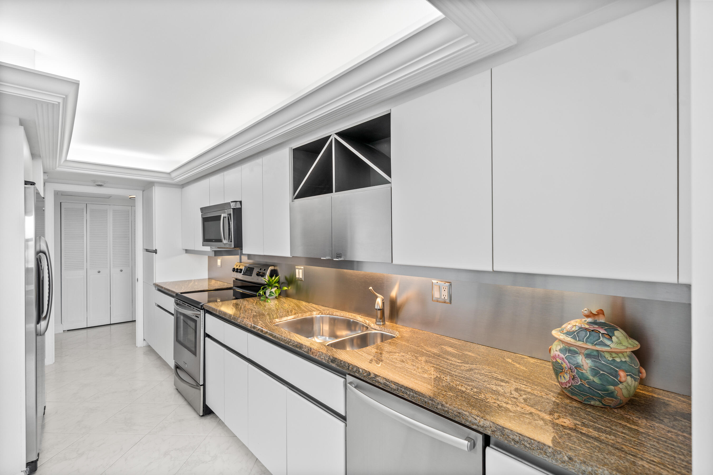 5100 N Ocean #517, Lauderdale By The Sea FL 33308