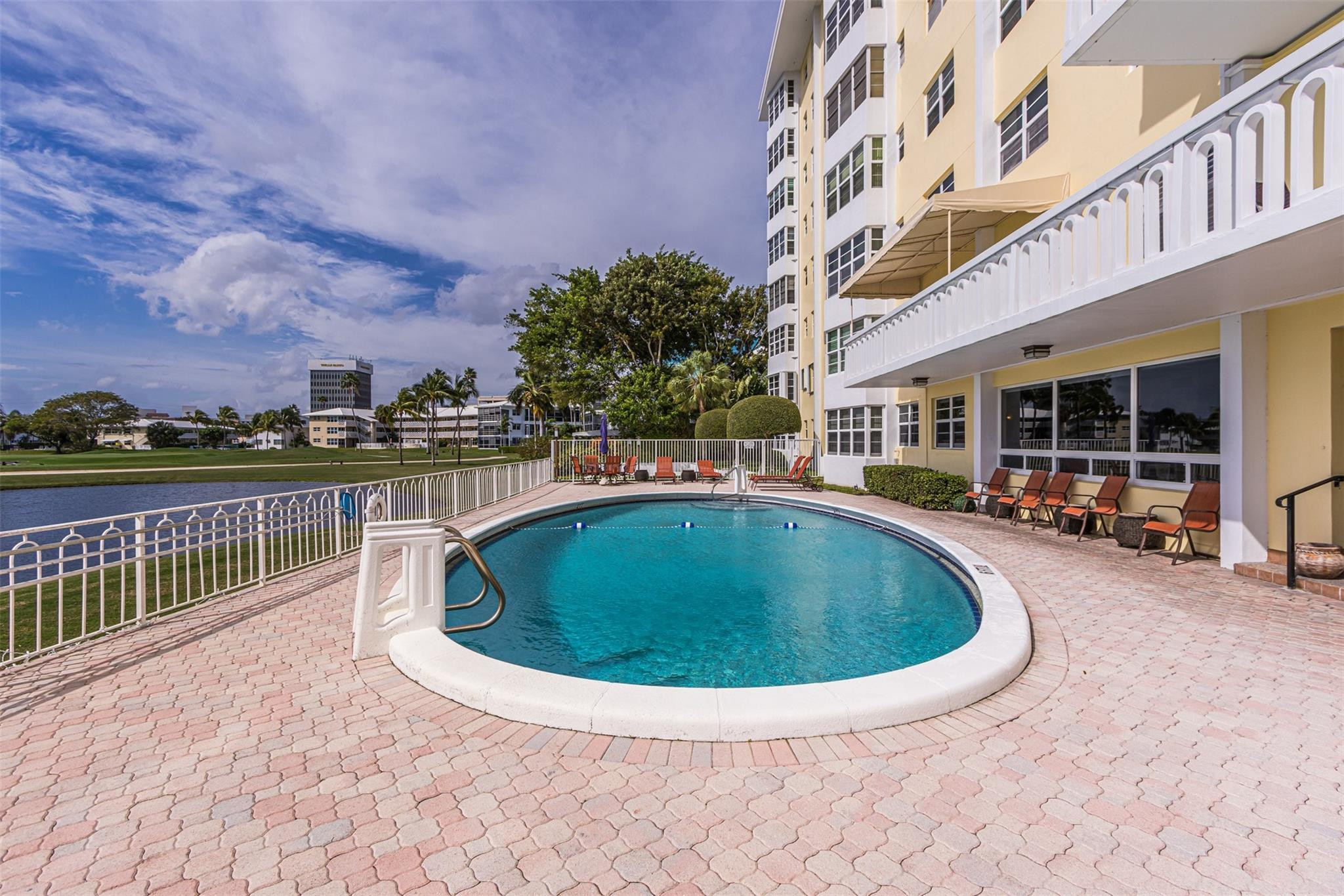 2500 NE 48th #609, Fort Lauderdale FL 33308