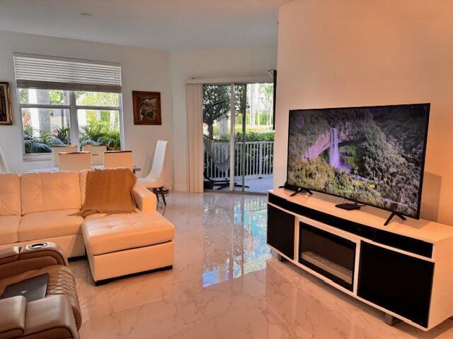 804 E Windward #103, Lantana FL 33462