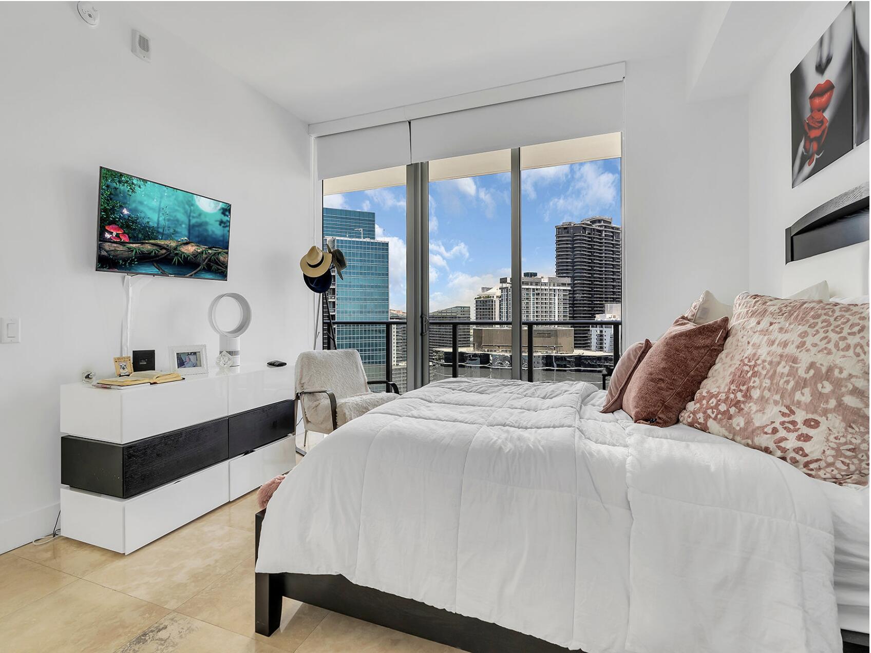 1300 Brickell Bay #3900, Miami FL 33131