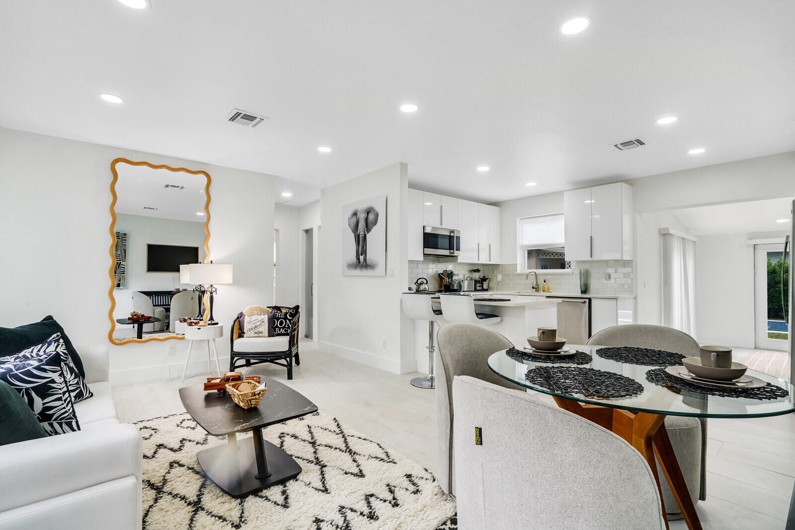 340 Summa, West Palm Beach FL 33405