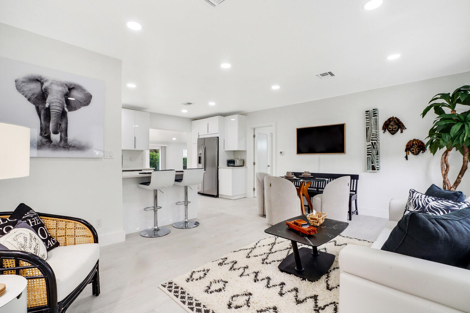 340 Summa, West Palm Beach FL 33405