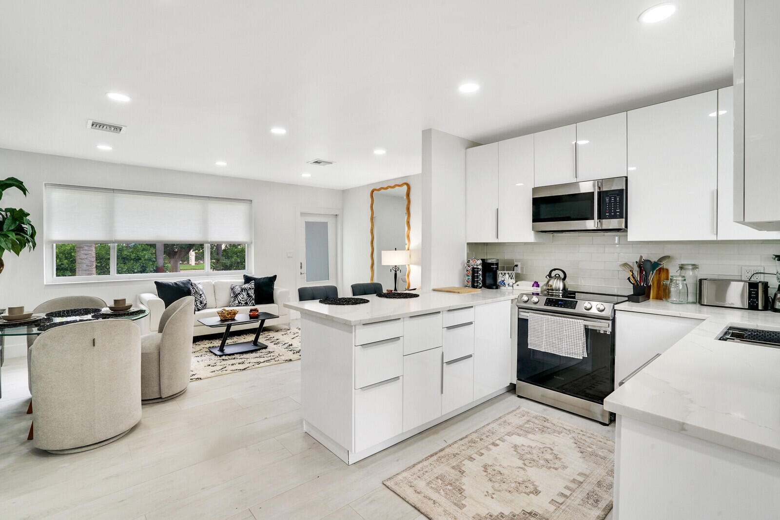 340 Summa, West Palm Beach FL 33405