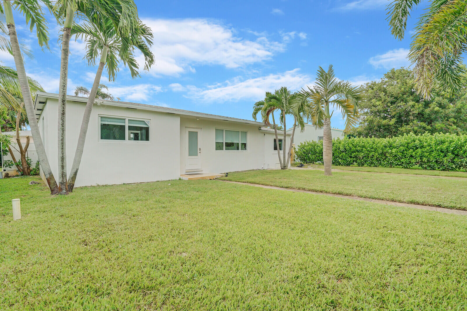 340 Summa, West Palm Beach FL 33405