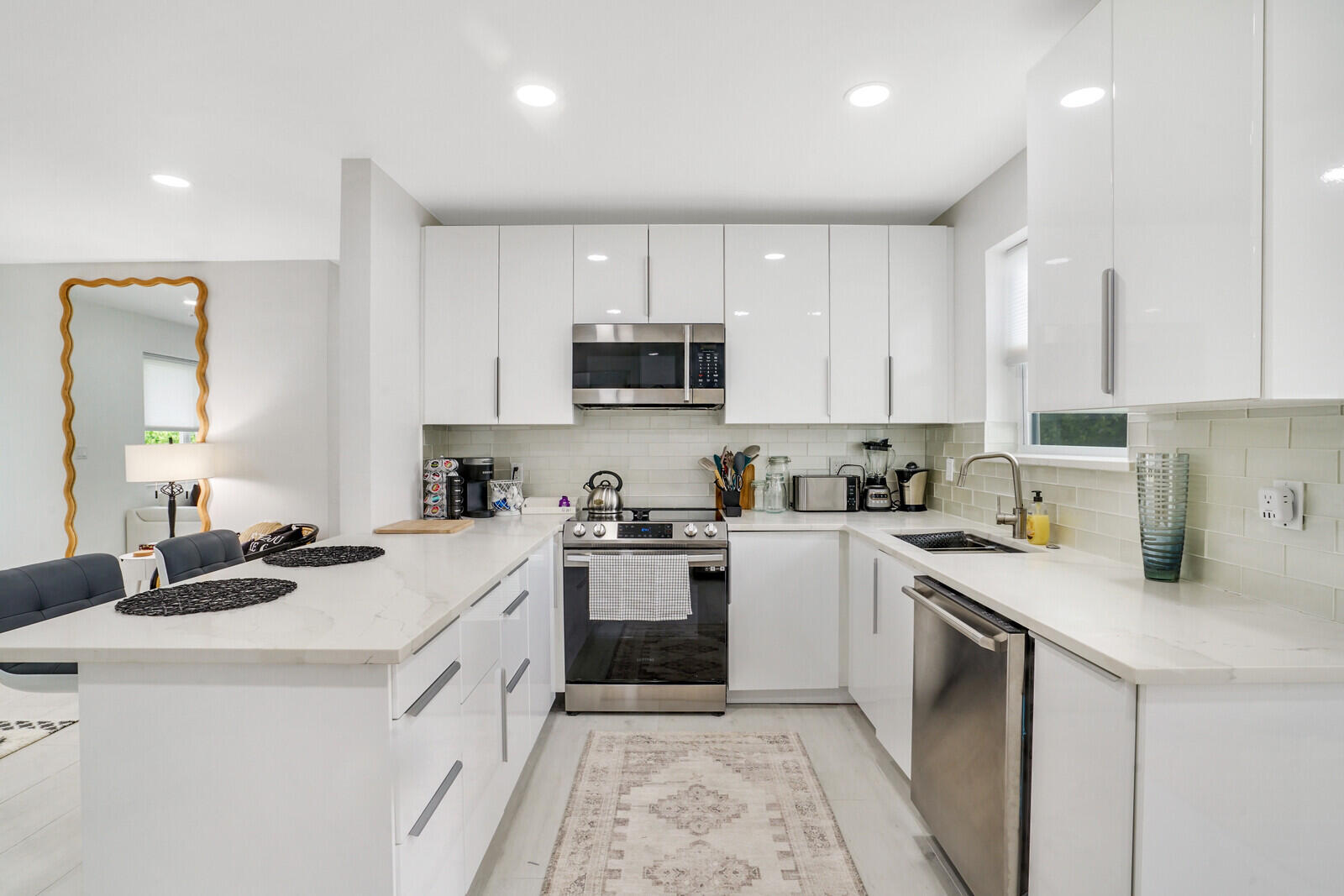 340 Summa, West Palm Beach FL 33405
