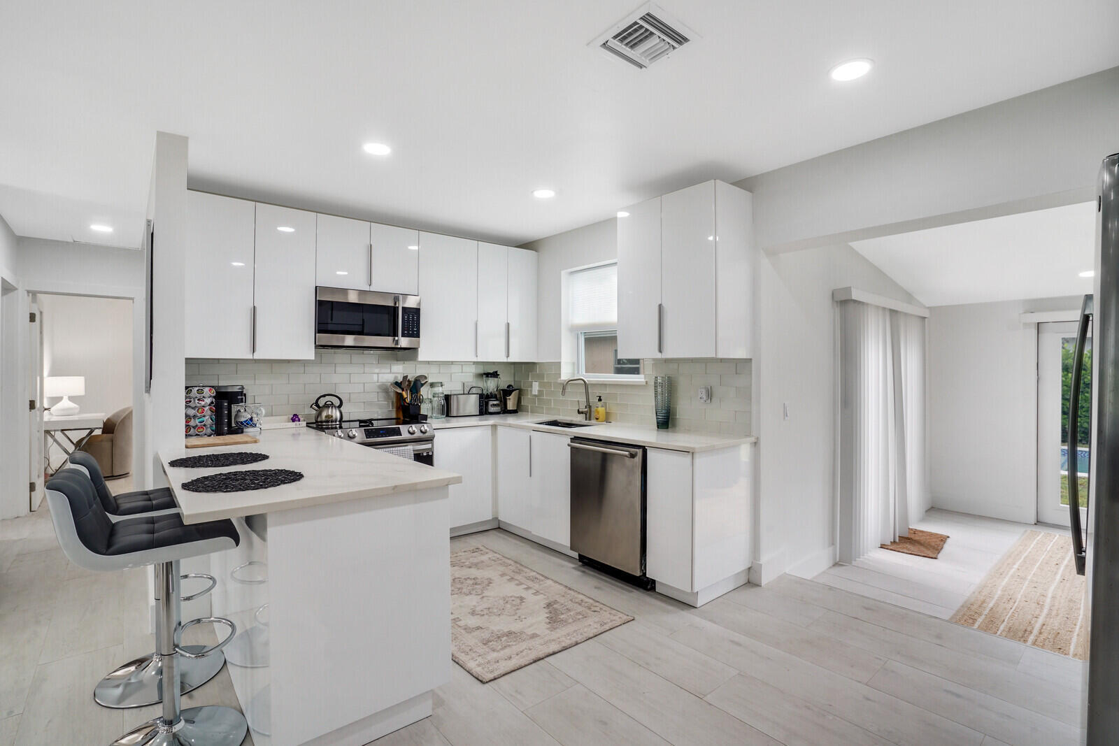 340 Summa, West Palm Beach FL 33405