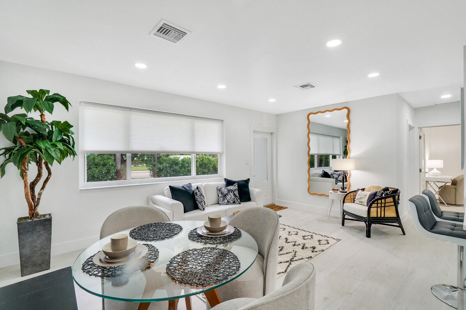 340 Summa, West Palm Beach FL 33405