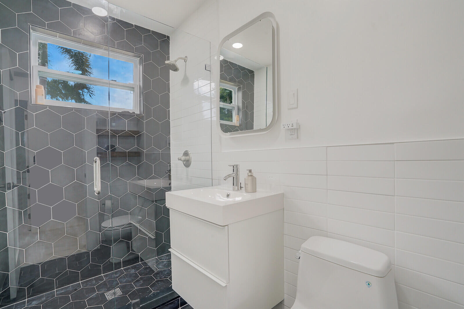 340 Summa, West Palm Beach FL 33405