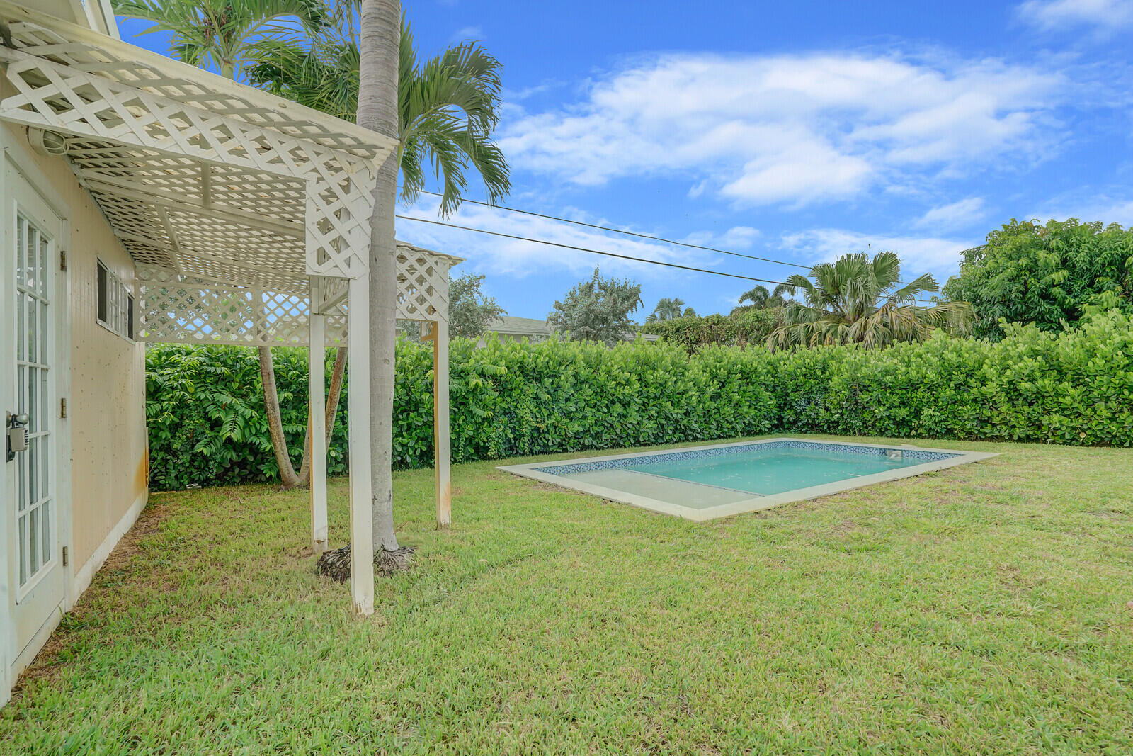 340 Summa, West Palm Beach FL 33405
