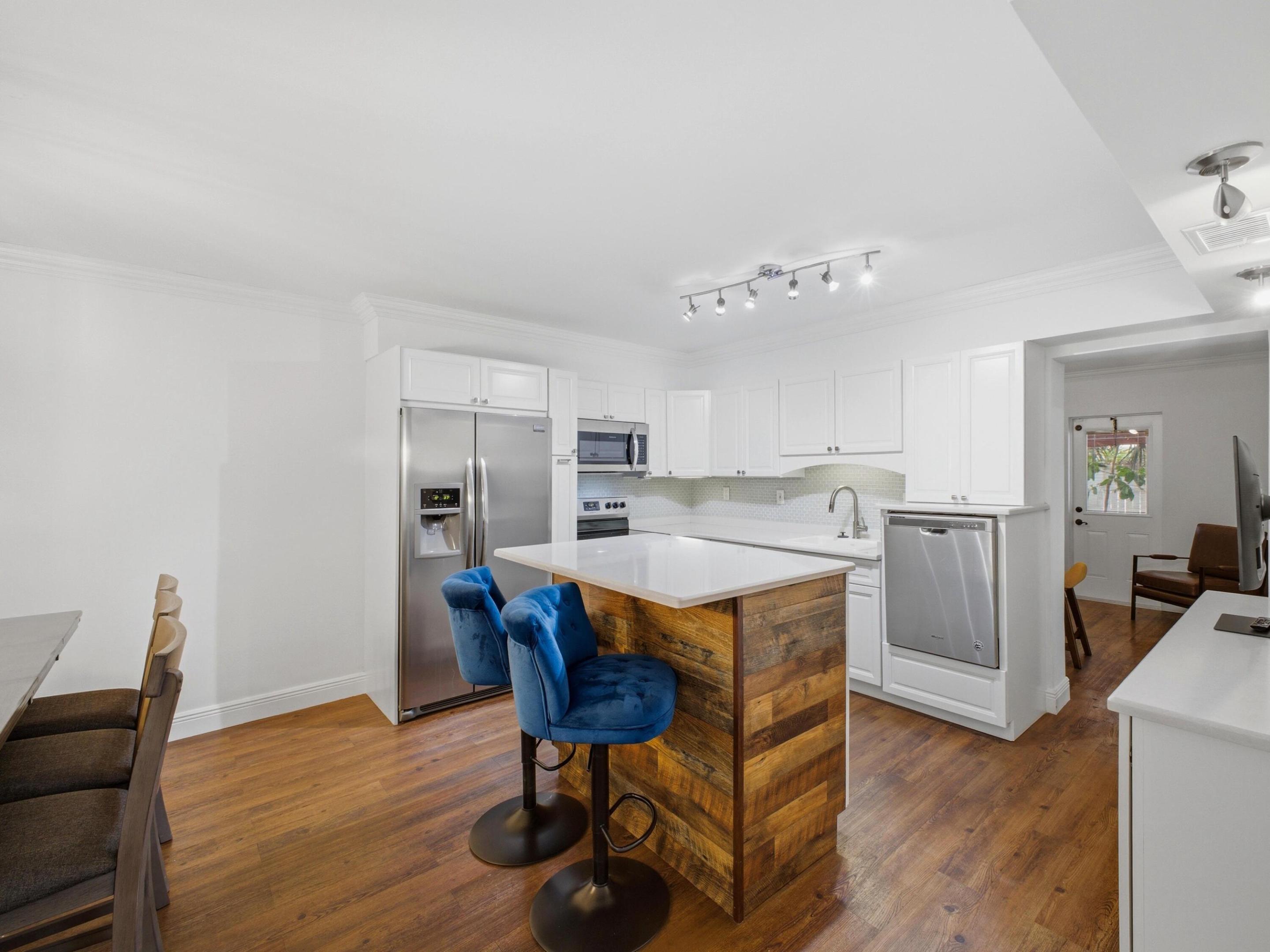 5120 NE 22nd, Lighthouse Point FL 33064