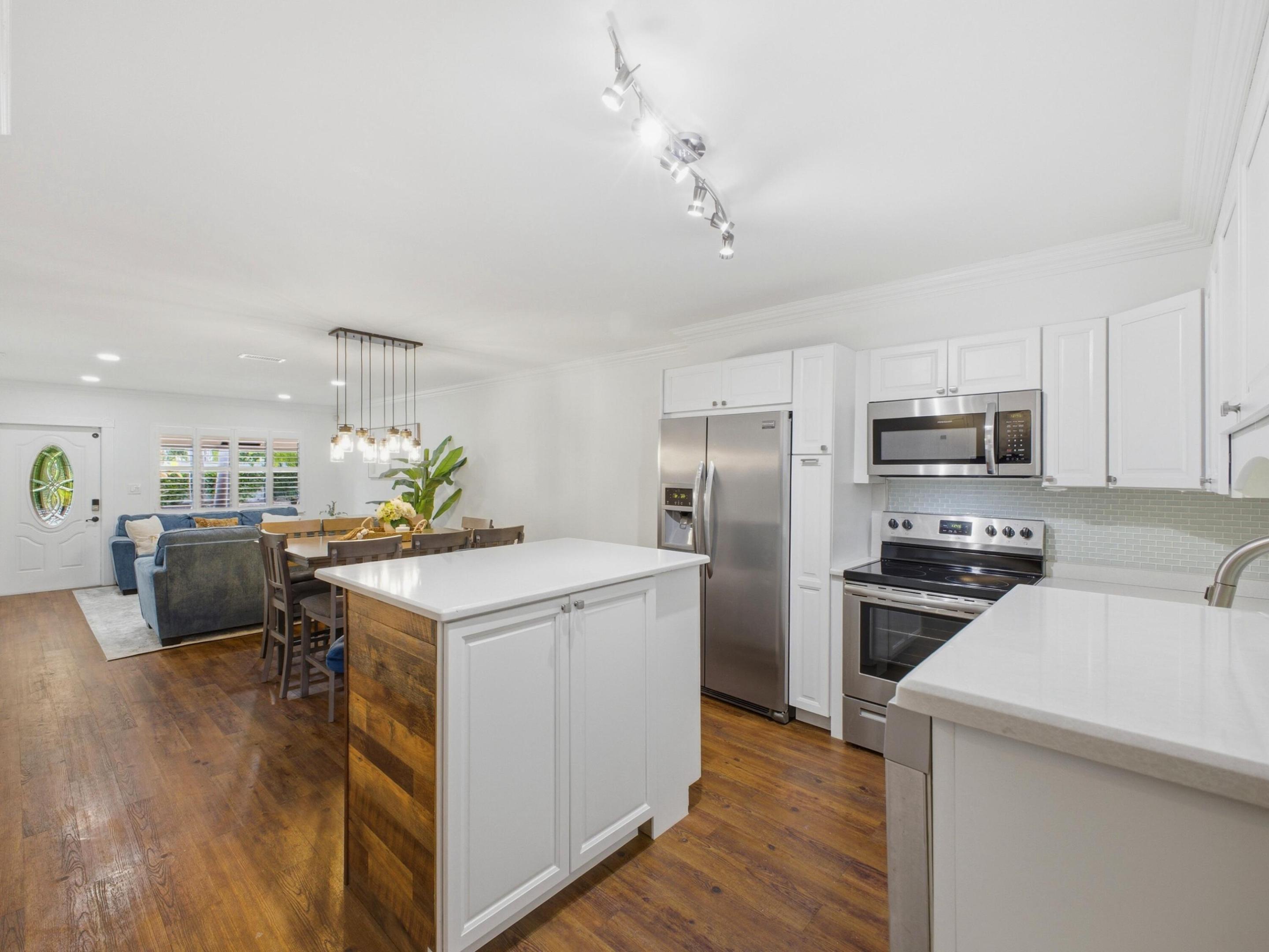 5120 NE 22nd, Lighthouse Point FL 33064