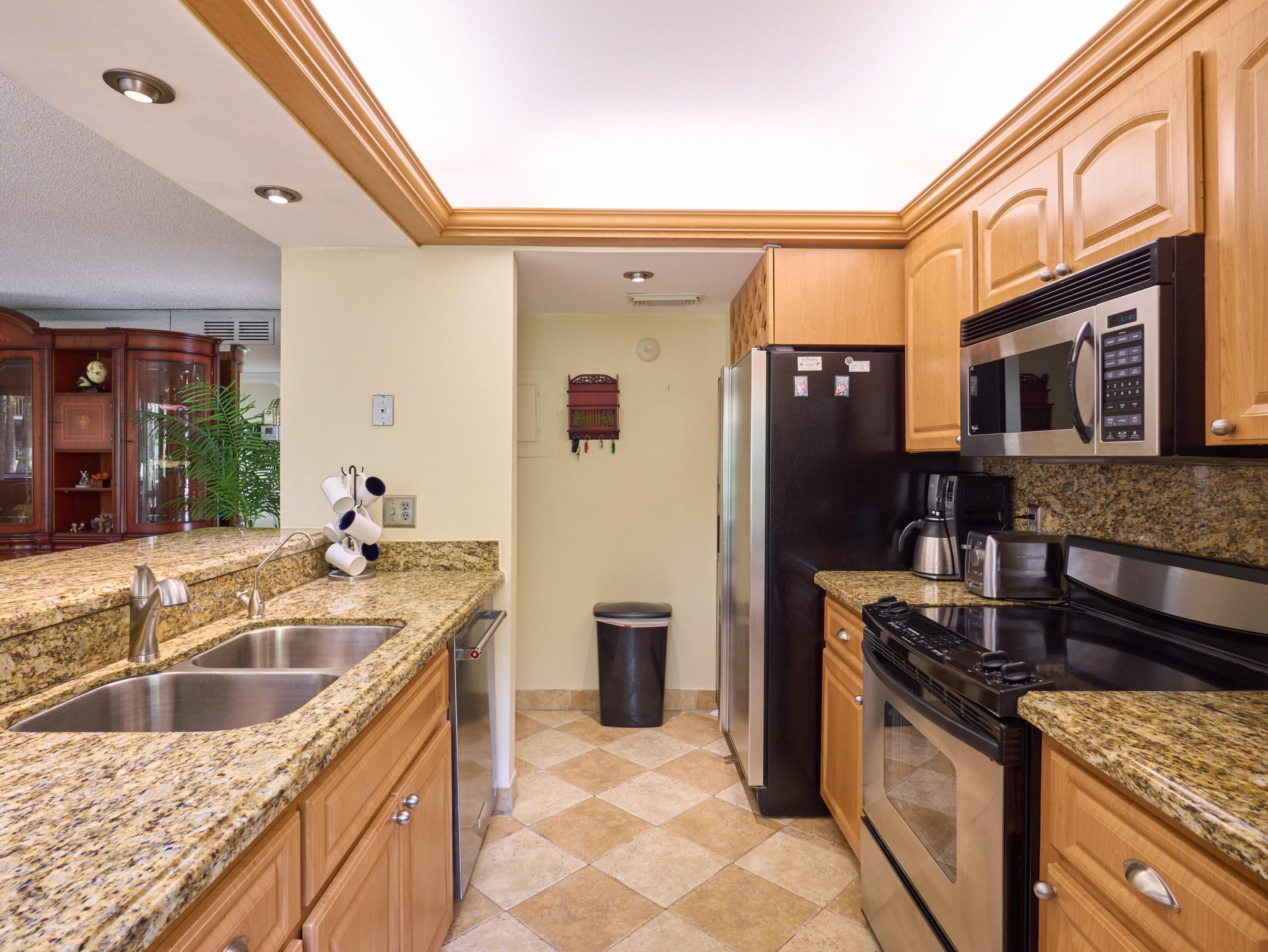563 Brackenwood, Palm Beach Gardens FL 33418