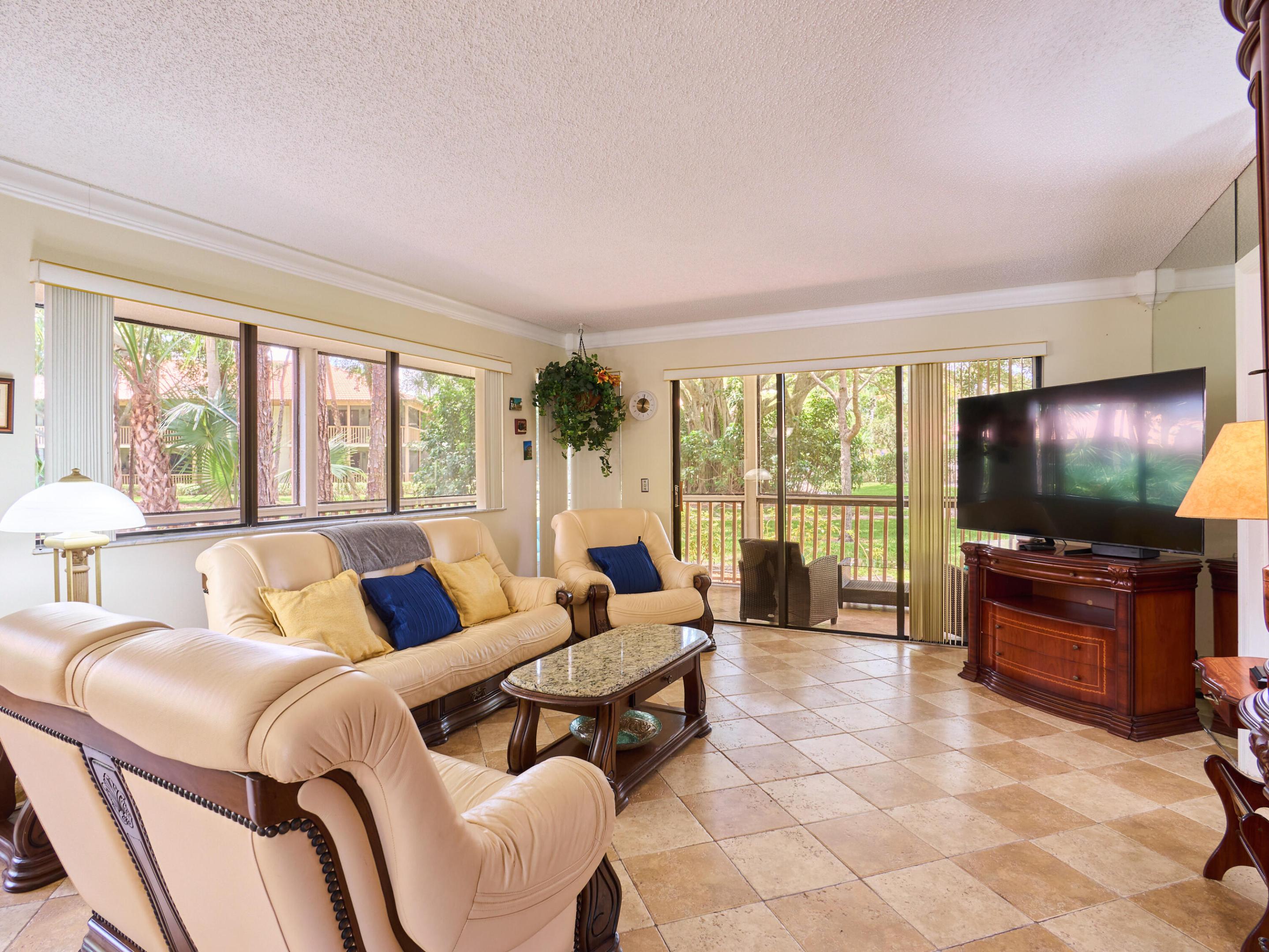 563 Brackenwood, Palm Beach Gardens FL 33418