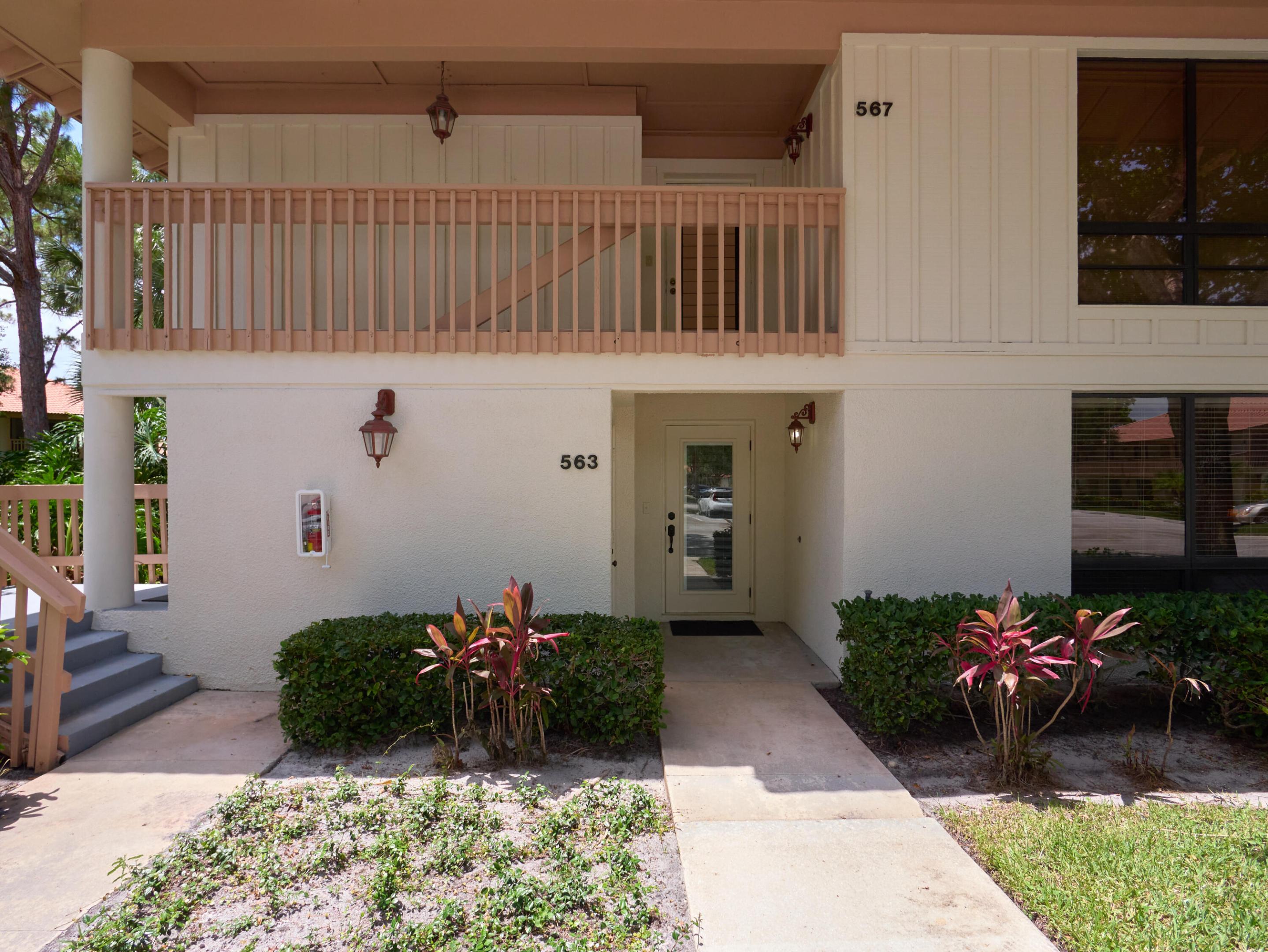 563 Brackenwood, Palm Beach Gardens FL 33418
