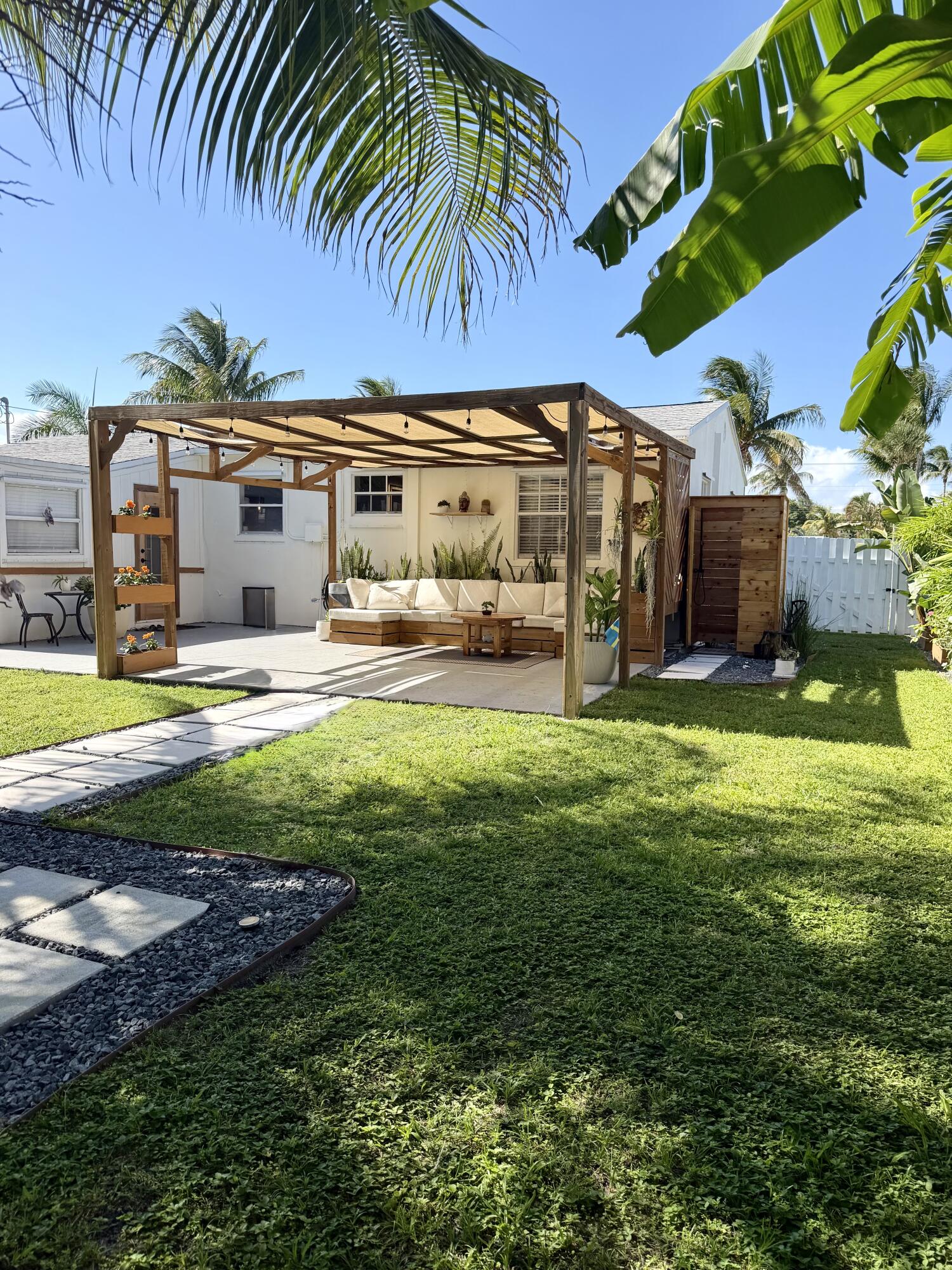 350 Forest Hill, West Palm Beach FL 33405