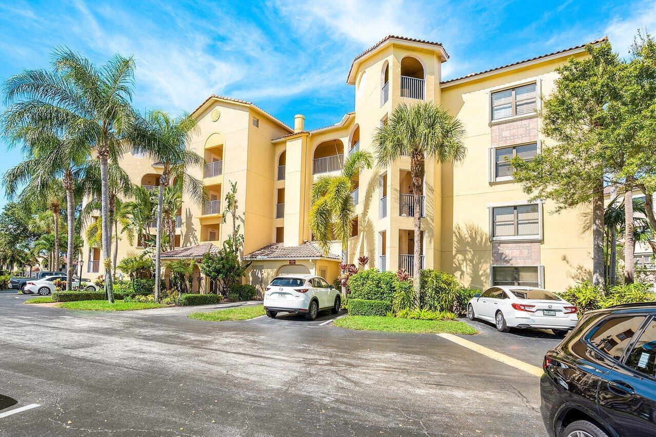 300 Uno Lago #304, Juno Beach FL 33408