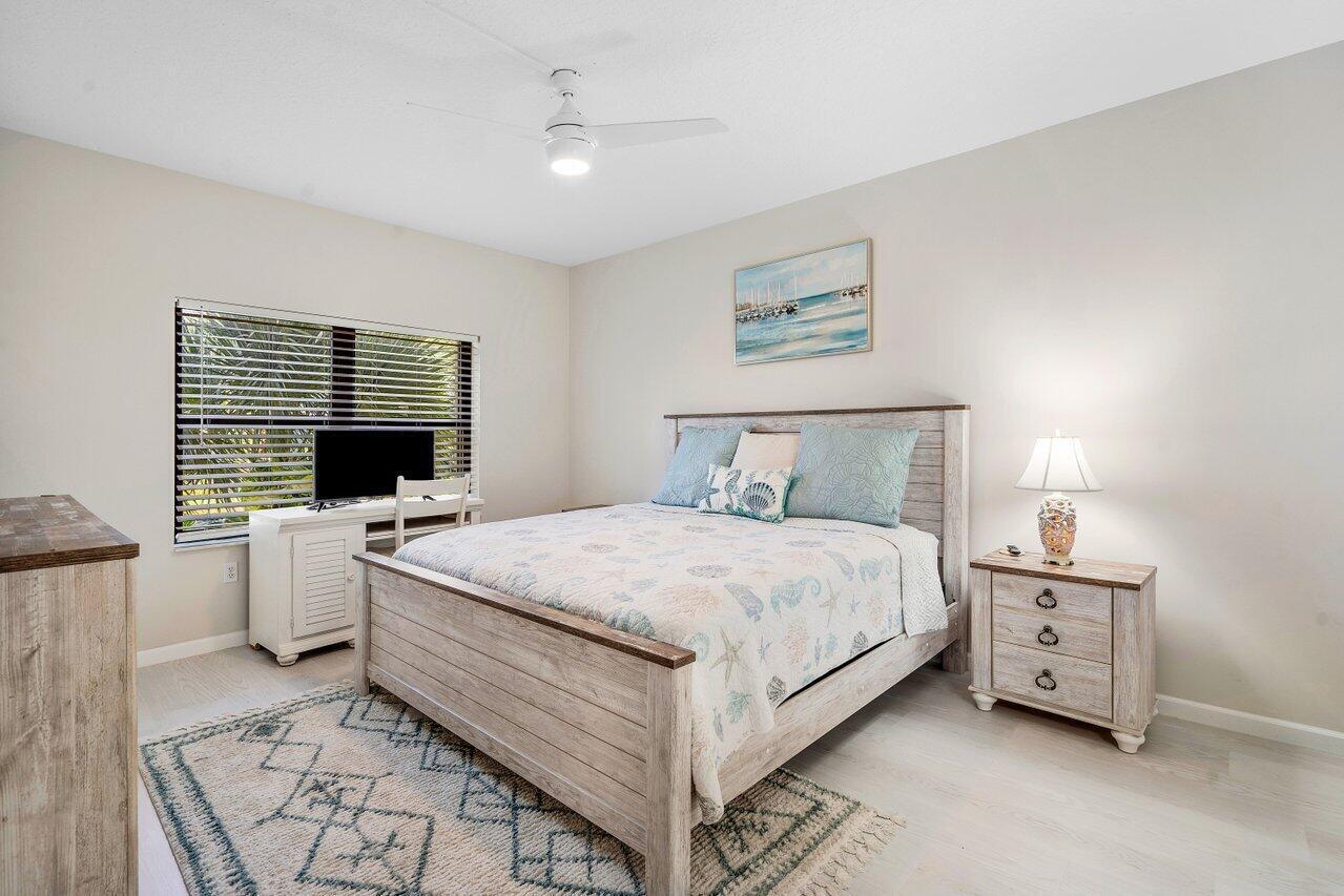 300 Uno Lago #304, Juno Beach FL 33408