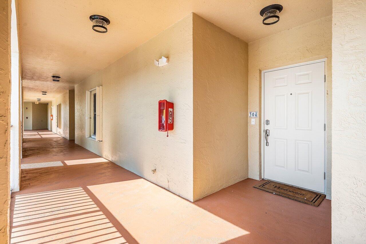300 Uno Lago #304, Juno Beach FL 33408