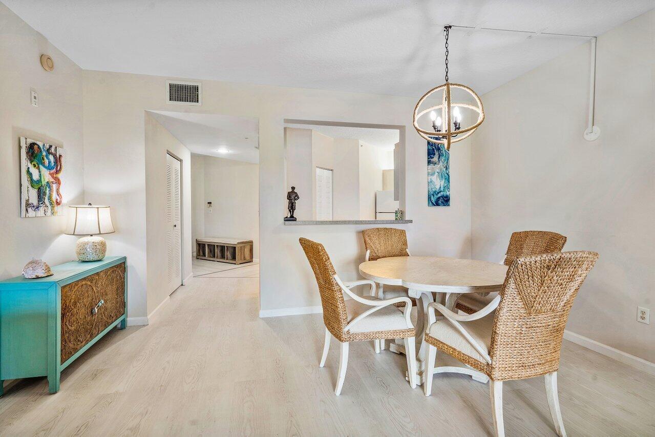 300 Uno Lago #304, Juno Beach FL 33408
