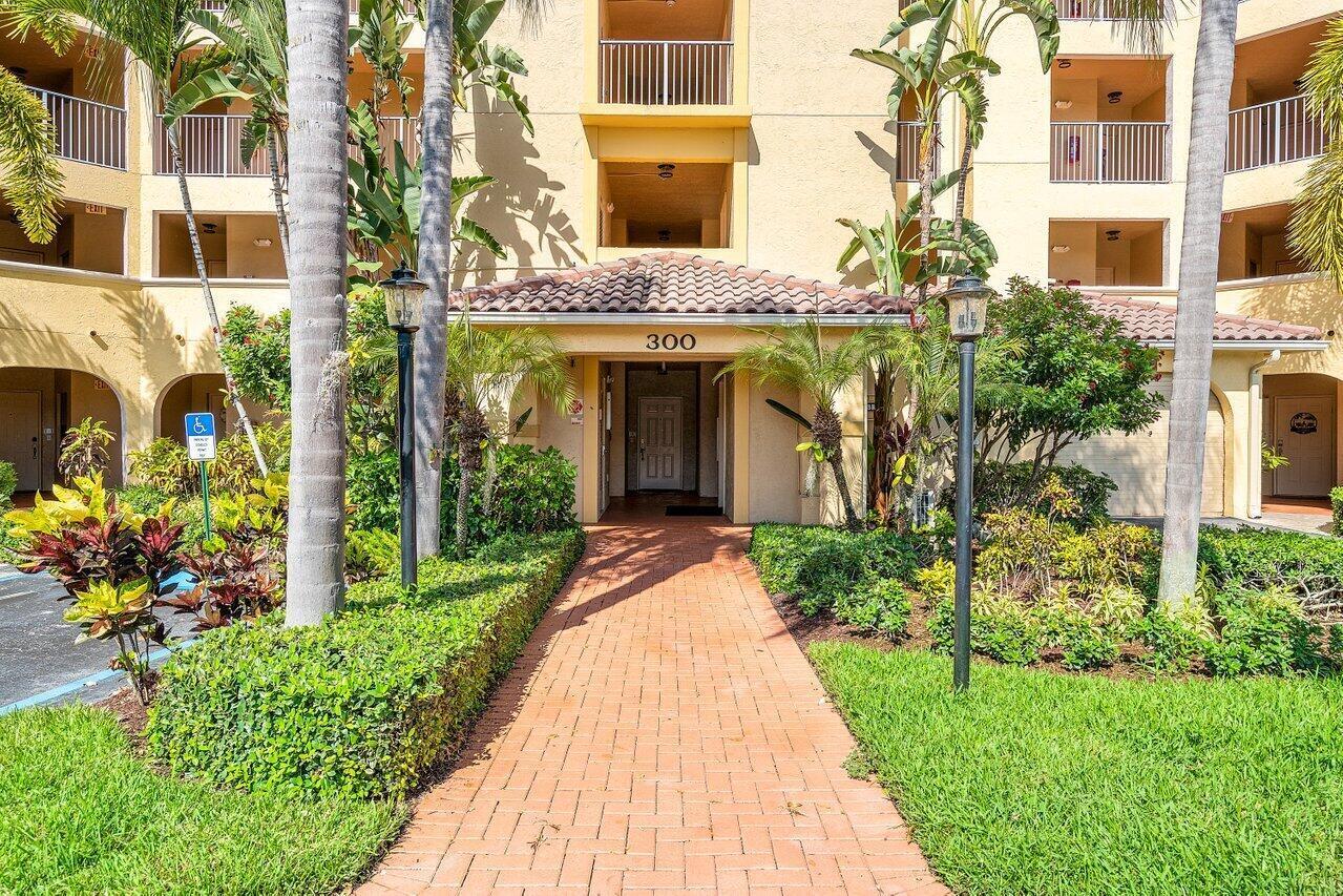 300 Uno Lago #304, Juno Beach FL 33408