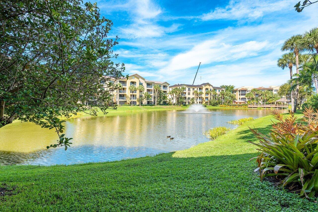 300 Uno Lago #304, Juno Beach FL 33408