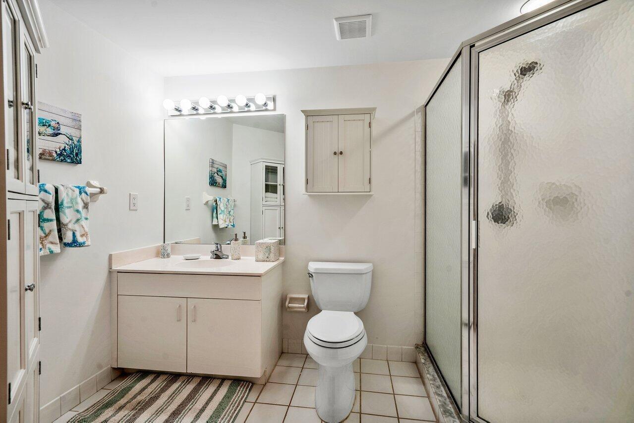 300 Uno Lago #304, Juno Beach FL 33408