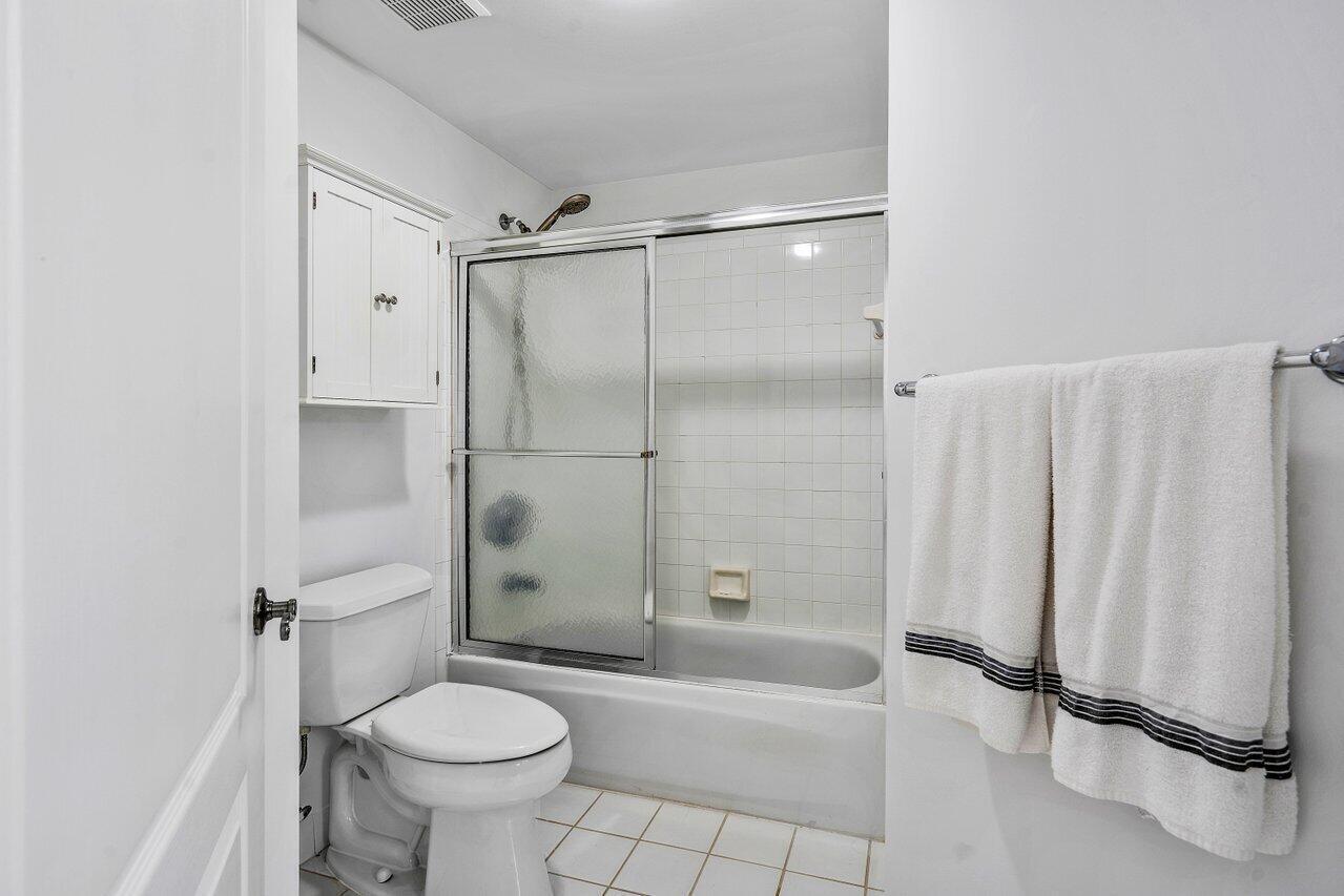 300 Uno Lago #304, Juno Beach FL 33408